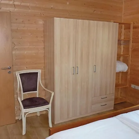 Stunning In Hersdorf With 4 Bedrooms And Wifi Vakantiehuis *
