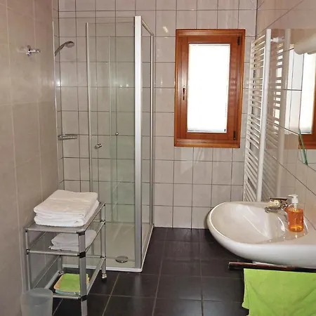 Stunning In Hersdorf With 4 Bedrooms And Wifi Vakantiehuis Jakobsknopp